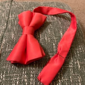 Peach bowtie for elegant events